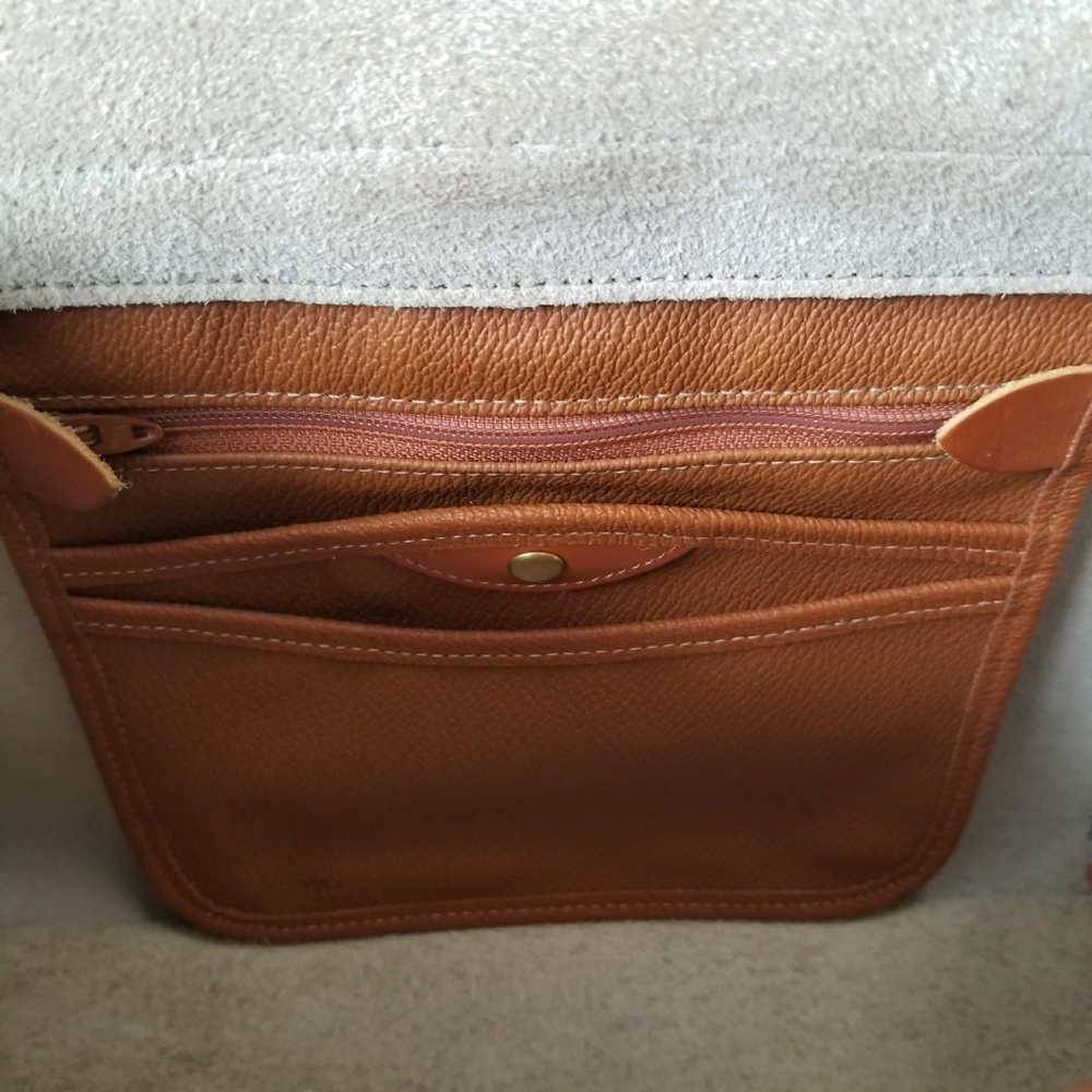 Dooney & Bourkey All Weather Bone Tan Leather Medium Essex Cross Shoulder Bag - Picture 4 of 16
